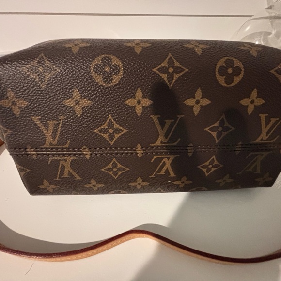 Louis Vuitton Brown Monogram Handbag - Picture 8 of 9
